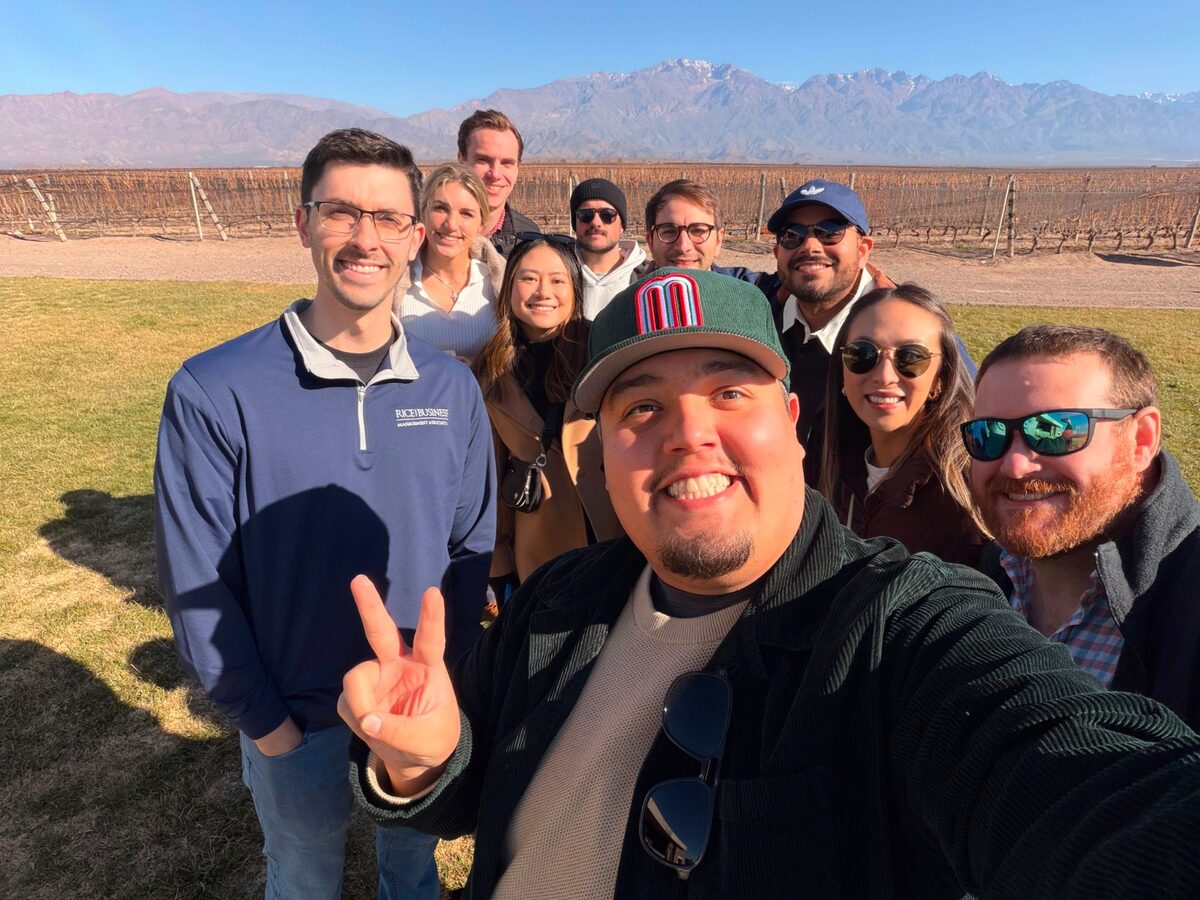 Aaron with Rice classmates in Mendoza