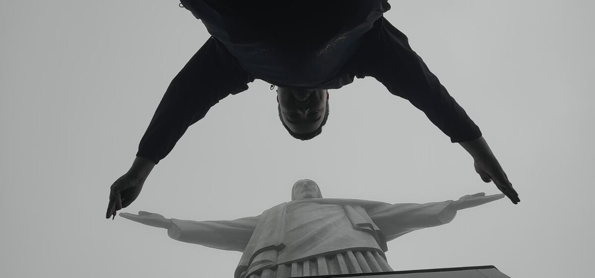 Aaron mirroring Christ the Redeemer